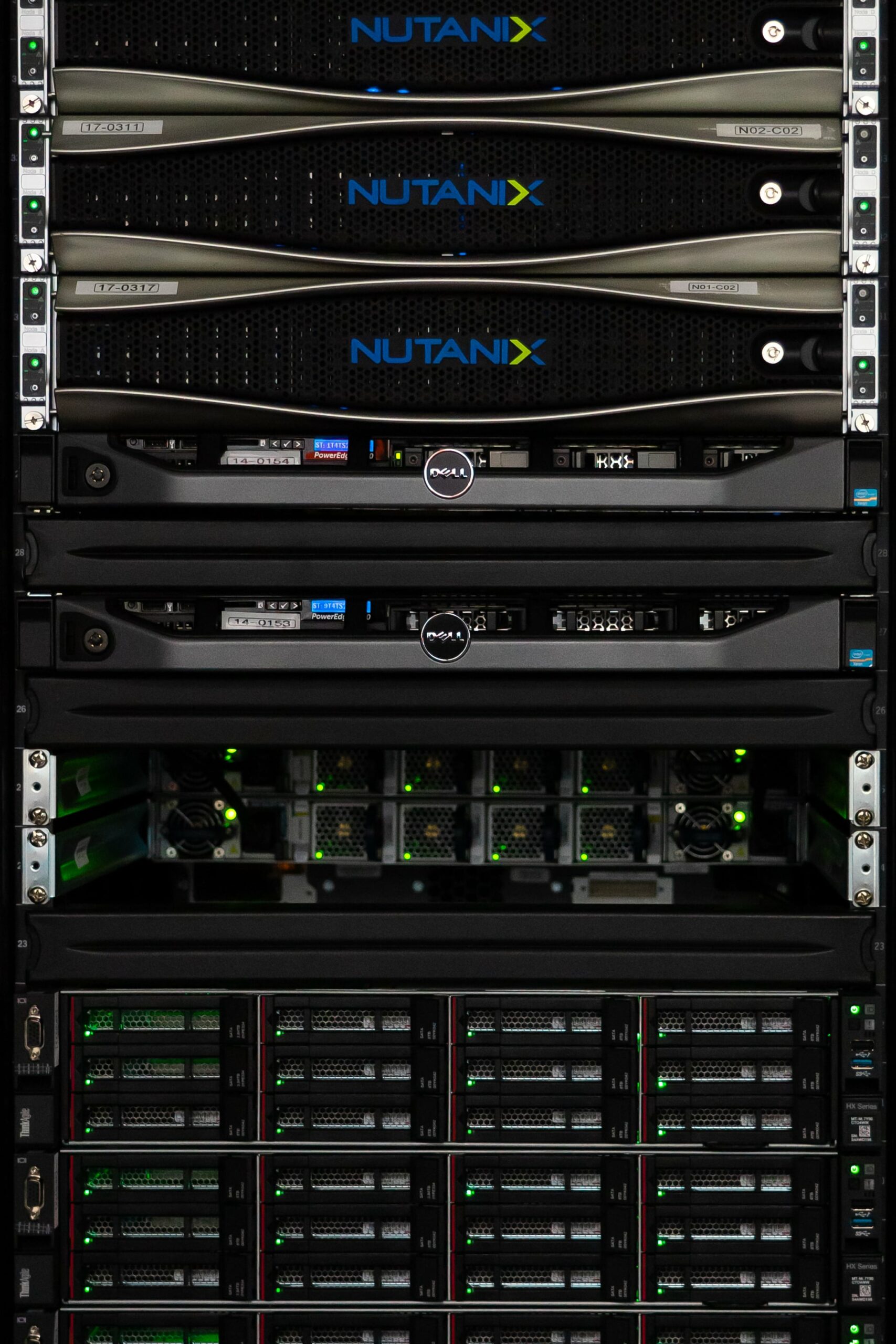 Serveurs Nutanix de stockage de sauvegarde dans une baie du datacenter de La Ciotat